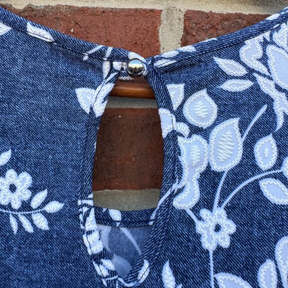 Papermoon Sleeveless Knit Top Medium Blue White Embroidered Flowers Cottagecore - Picture 4 of 8